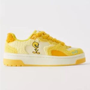 Zara x Looney tunes limited edition Tweety bird Y2K fuzzy sneakers shoes